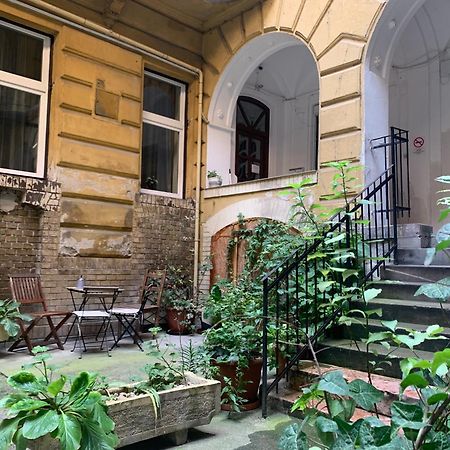 Small Cosy Apartment Near The Famous Westend City Center Будапешт Экстерьер фото