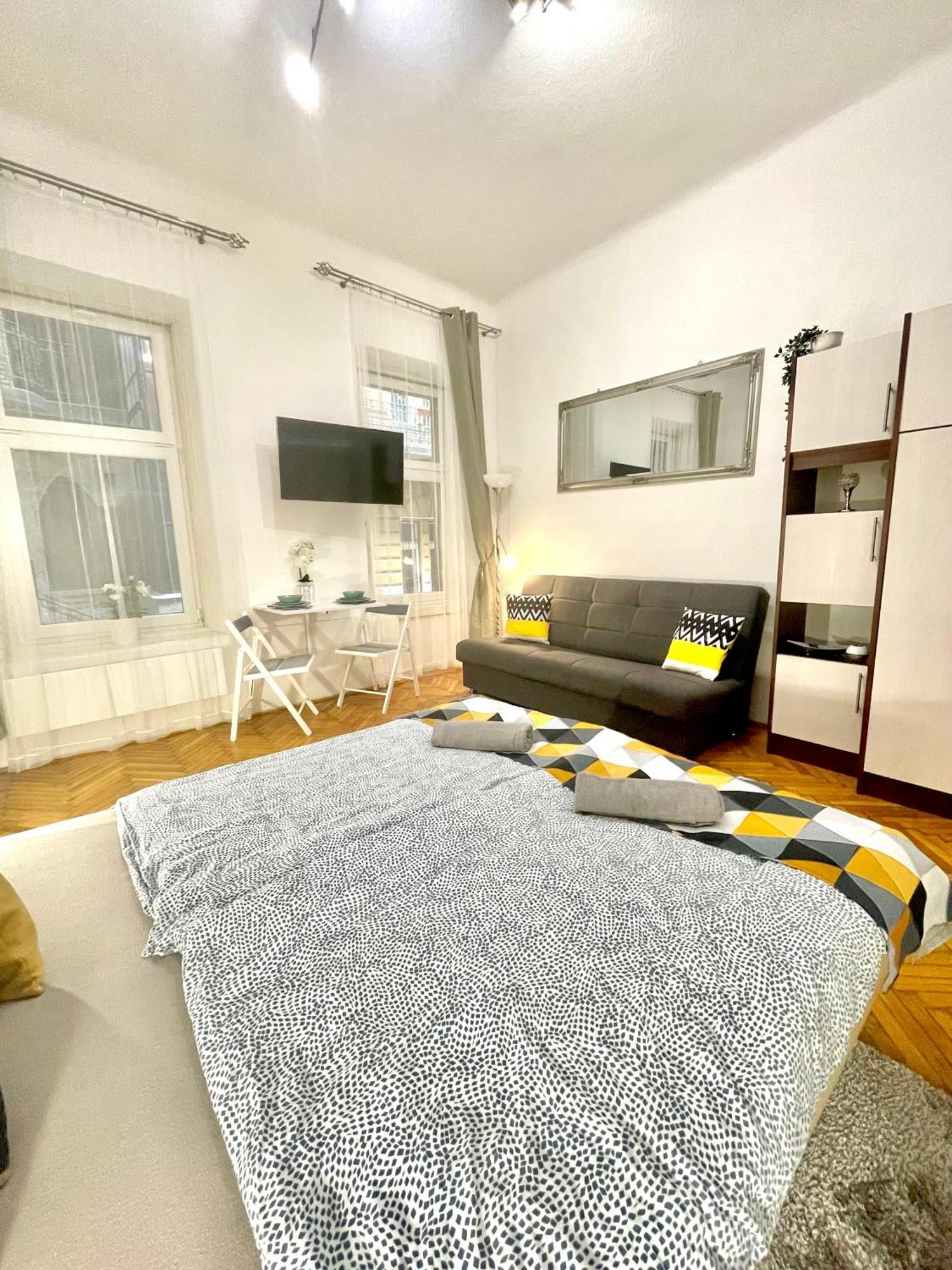 Small Cosy Apartment Near The Famous Westend City Center Будапешт Экстерьер фото